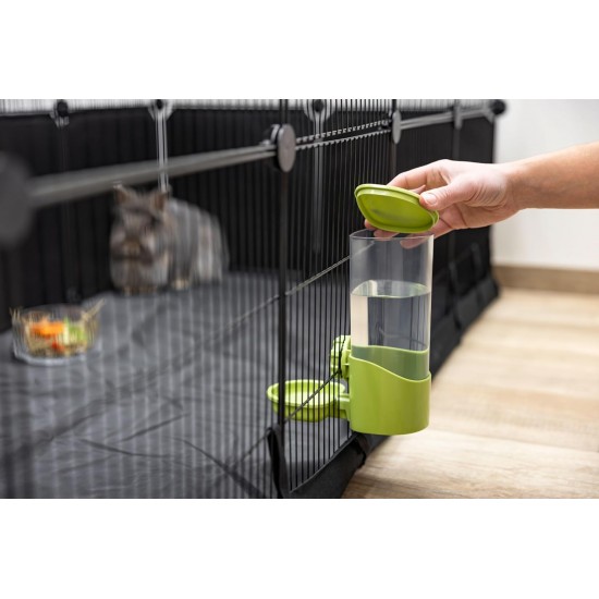 Kerbl Pet Feeder 1000 ml, for Rabbits and Small Animals, Grid Attachment, Automatic Slipping, Robust, Green, Transparent, 11 x 20 x 20 cm Kerbl Pet Feeder 1000 ml, for Rabbits and Small Animals, Grid Attachment, Automatic Slipping, Robust, Green, Transparent, 11 x 20 x 20 cm