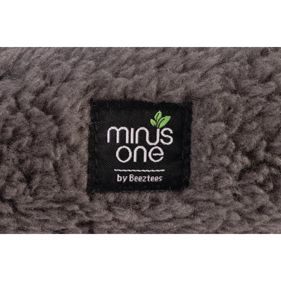 Beeztees Minus One Quinty Cat Basket, Cat Bed, Cat Cushion, Dark Grey, 40 x 40 x 6 cm Beeztees Minus One Quinty Cat Basket, Cat Bed, Cat Cushion, Dark Grey, 40 x 40 x 6 cm