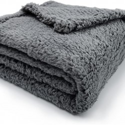 Kitten Blanket, Soft Warm Fluffy Fleece Sleeping Mat, Bed Blanket, Small Blanket, Pet Blanket, Suitable for Small Animals such as Kittens, Grey, 76 x 104 cm Kitten Blanket, Soft Warm Fluffy Fleece Sleeping Mat, Bed Blanket, Small Blanket, Pet Blanket, Suitable for Small Animals such as Kittens, Grey, 76 x 104 cm