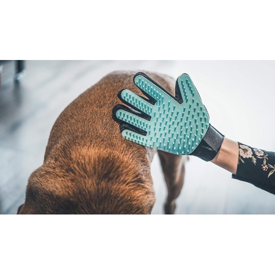 Vetocanis Grooming Glove for Dogs and Cats, 4-in-1 Action Brushing, Massage, Bathing and Hair Removal, Dog and Cat Gloves Grooming Gloves, Silicone Washing Mitt for All Fur Types Vetocanis Grooming Glove for Dogs and Cats, 4-in-1 Action Brushing, Massage, Bathing and Hair Removal, Dog and Cat Gloves Grooming Gloves, Silicone Washing Mitt for All Fur Types