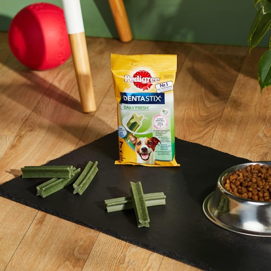 Pedigree Dog Snacks Dog Treats Dentastix Daily Fresh Dental Care, 4 x (4 x 7 Sticks / 110 g), 1.76 kg Pedigree Dog Snacks Dog Treats Dentastix Daily Fresh Dental Care, 4 x (4 x 7 Sticks / 110 g), 1.76 kg
