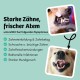 Softe Knabbersticks für Hunde 60g, Mundgeruch & Zahnstein, Fettreduziert & Pflanzlich, fördert angenehmen Atem & Zahnsteinreduzierung, Chlorella, Salbei, Pfefferminze Softe Knabbersticks für Hunde 60g, Mundgeruch & Zahnstein, Fettreduziert & Pflanzlich, fördert angenehmen Atem & Zahnsteinreduzierung, Chlorella, Salbei, Pfefferminze